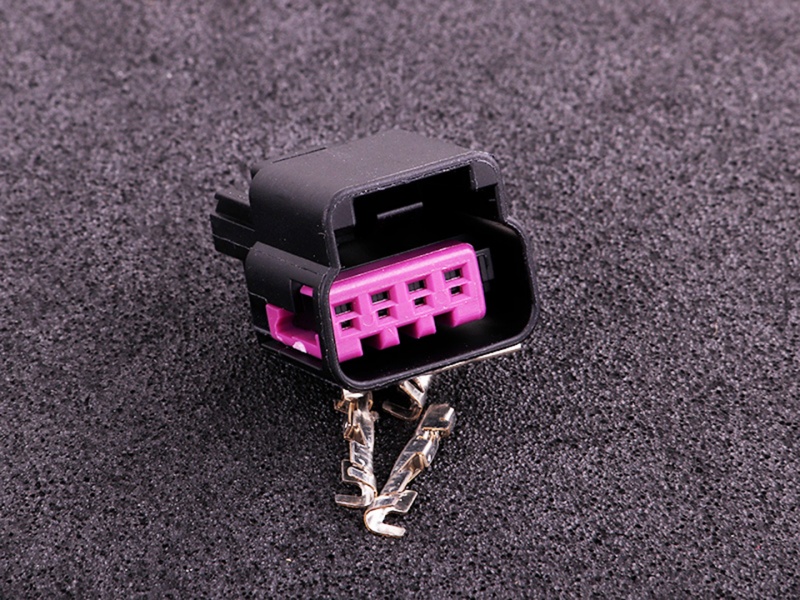 Kontaktdon 4-pin hylsdon Delphi GT150